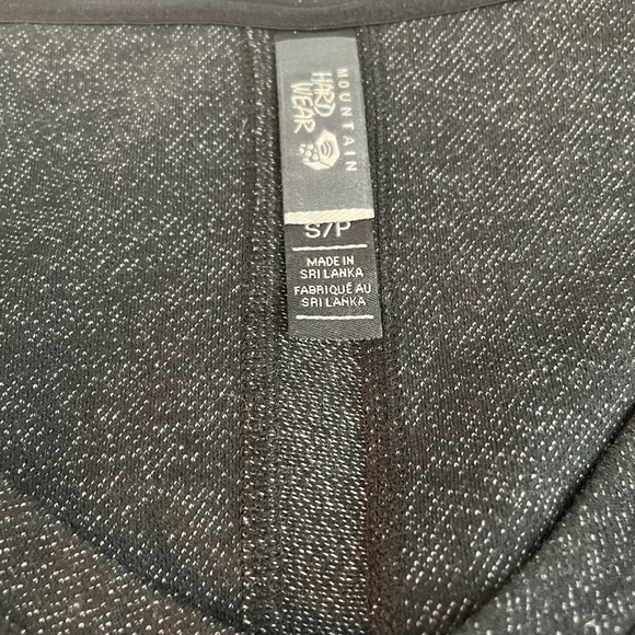 Mountain hardwear asymmetrical top - Picture 4 of 7